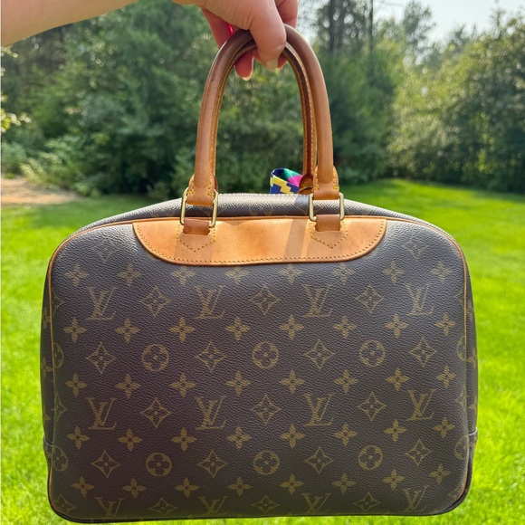 Authentic Louis Vuitton Deauville Handbag - Picture 4 of 9